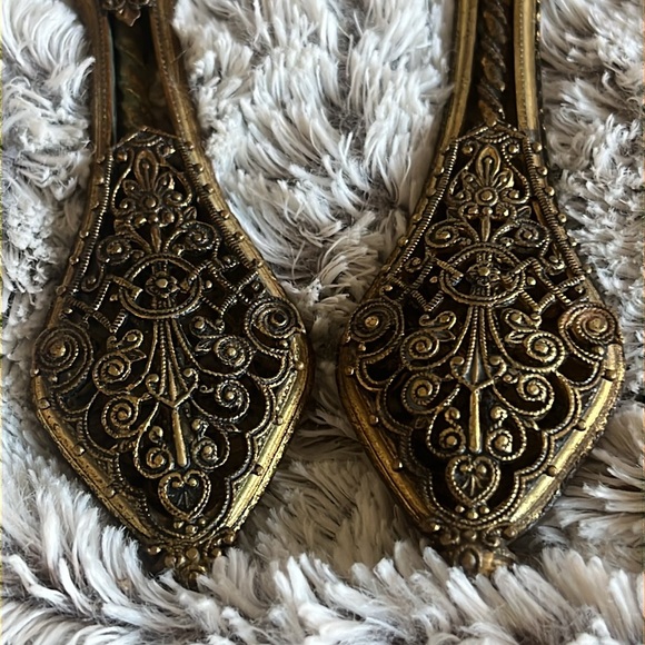 Antique mirror and brush set. Velvet with floral embordery design on back. - Picture 6 of 9